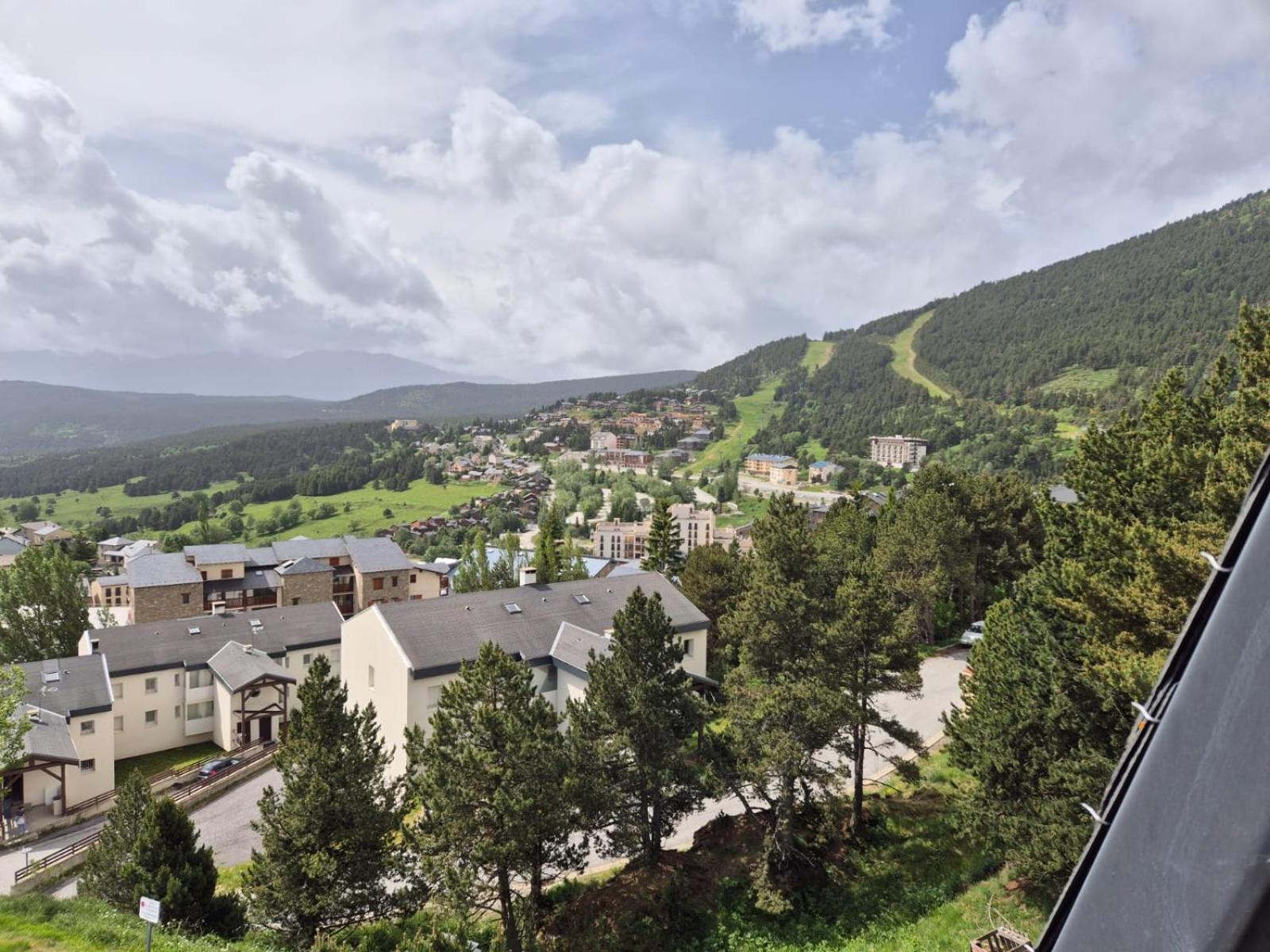 Studio Avec Loggia Les Angles - Superbe Vue Sur Lac Et Montagnes Ngoại thất bức ảnh